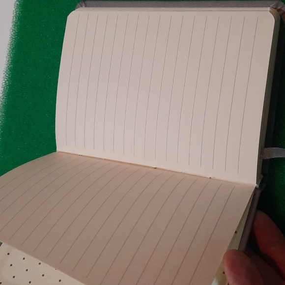 Notebook hardback with a gold initial S - Picture 2 of 7